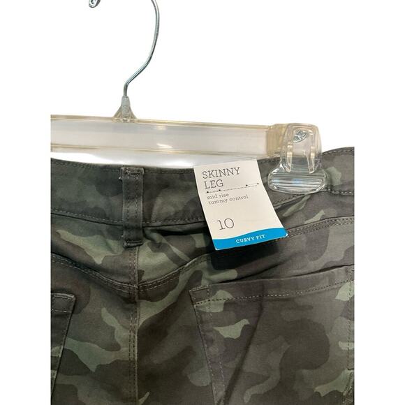 Style&Co Skinny Jeans Mid Rise Curvy Fit Ciotton Blend Green Camo Size 10 NWT - Picture 3 of 7